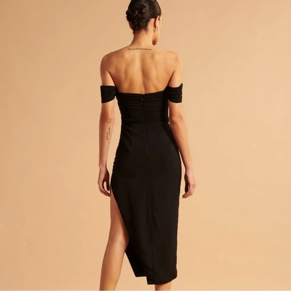 NWT Abercrombie & Fitch Off-The-Shoulder Ruched Black Side Slit Midi Dress Small - Picture 3 of 13